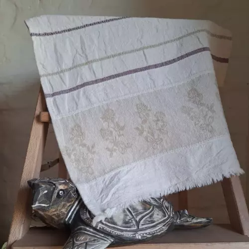 Льняное полотенце Луговые цветы с фиолетовой полоской